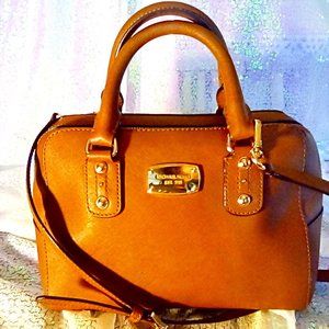 MK Marilyn medium satchel. Needs repair